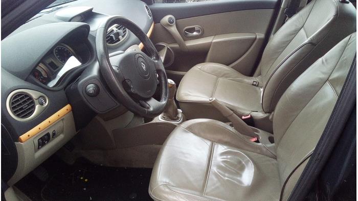 Renault Clio III 1.6 16V Sloopvoertuig (2006, Grijs)