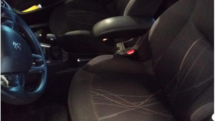 Peugeot 208 I 1.2 Vti 12V PureTech 82 Sloopvoertuig (2012, Grijs)