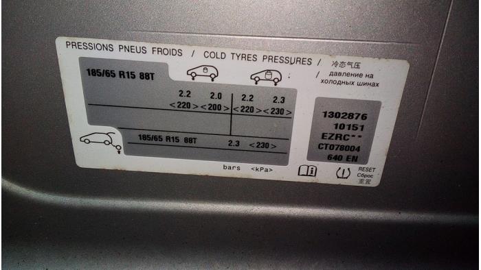 Peugeot 208 I 1.2 Vti 12V PureTech 82 Sloopvoertuig (2012, Grijs)