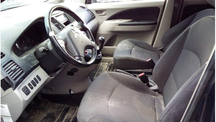 Mitsubishi Grandis 2.4 16V MIVEC Sloopvoertuig (2006, Grijs)