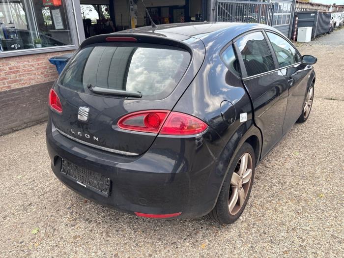 Seat Leon 1.6 Sloopvoertuig (2008, Zwart)