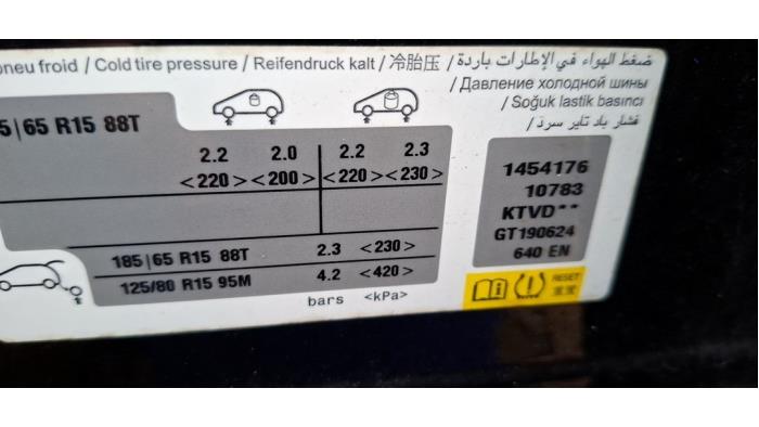 Peugeot 208 I 1.2 Vti 12V PureTech 82 Sloopvoertuig (2016, Zwart)