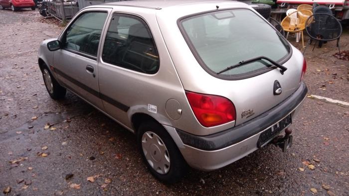 Ford Fiesta 4 1.3i Sloopvoertuig (2001, Grijs)