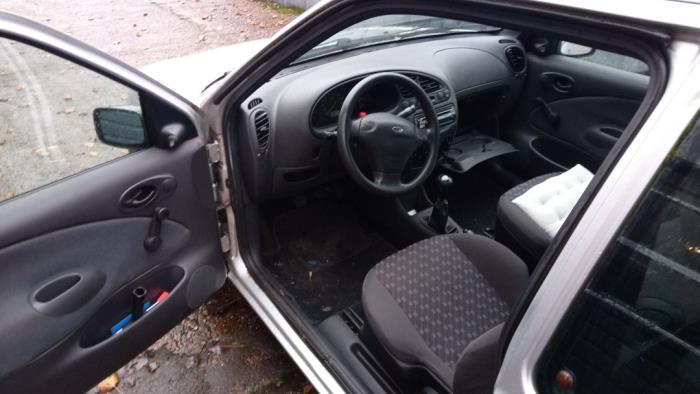 Ford Fiesta 4 1.3i Sloopvoertuig (2001, Grijs)
