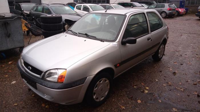 Ford Fiesta 4 1.3i Sloopvoertuig (2001, Grijs)