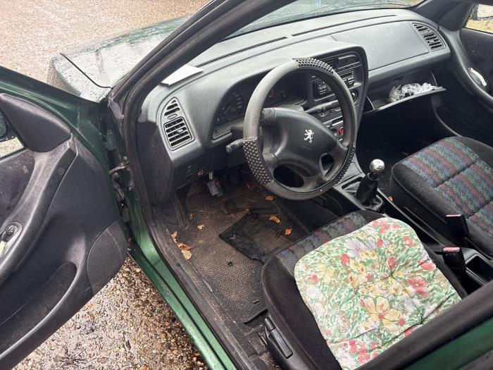 Peugeot 306 Break 1.6i XR,XT,ST Sloopvoertuig (1999, Groen)