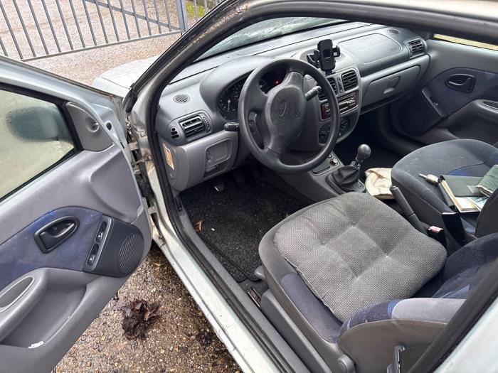 Renault Clio II 1.4 Sloopvoertuig (1999, Grijs)