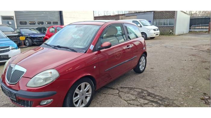 Lancia Ypsilon 1.4 16V Sloopvoertuig (2004, Rood)