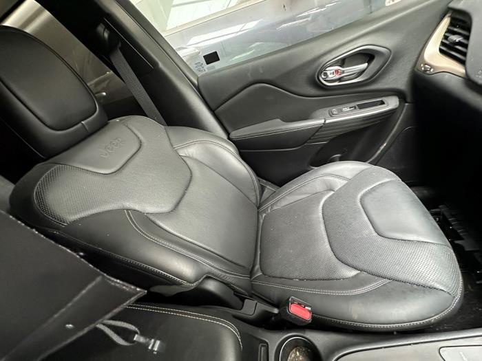 Jeep Cherokee 2.0 CRD 16V 4x4 Sloopvoertuig (2014, Zwart)