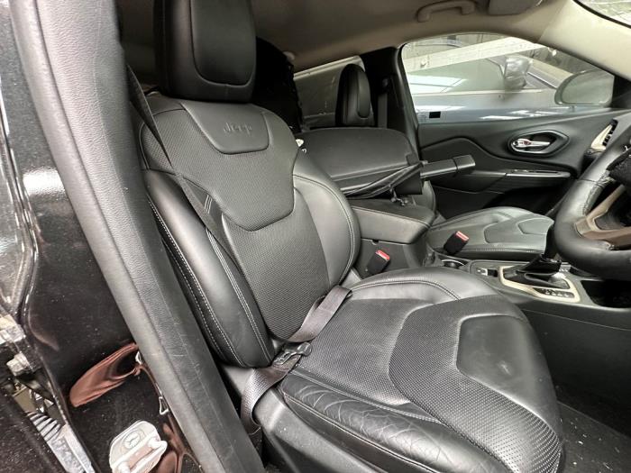 Jeep Cherokee 2.0 CRD 16V 4x4 Sloopvoertuig (2014, Zwart)