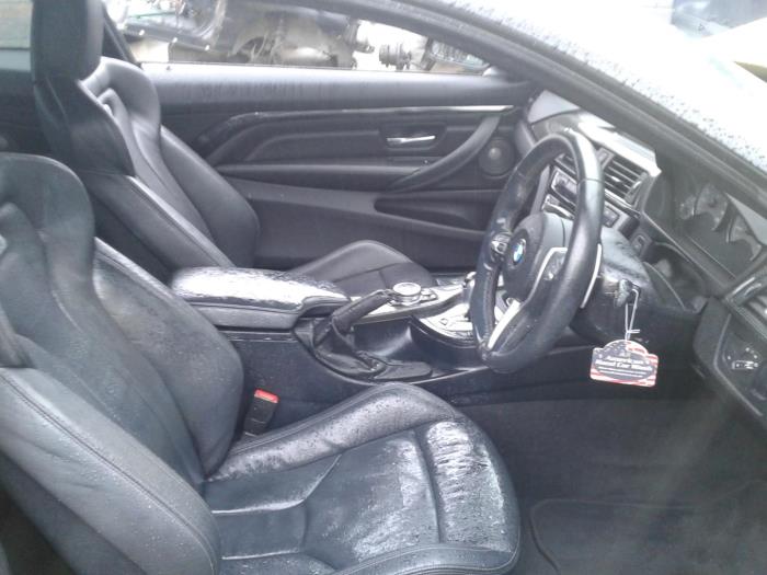 BMW M4 Sloopvoertuig (2015, Goud)