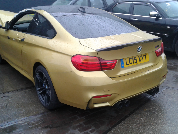 BMW M4 Sloopvoertuig (2015, Goud)