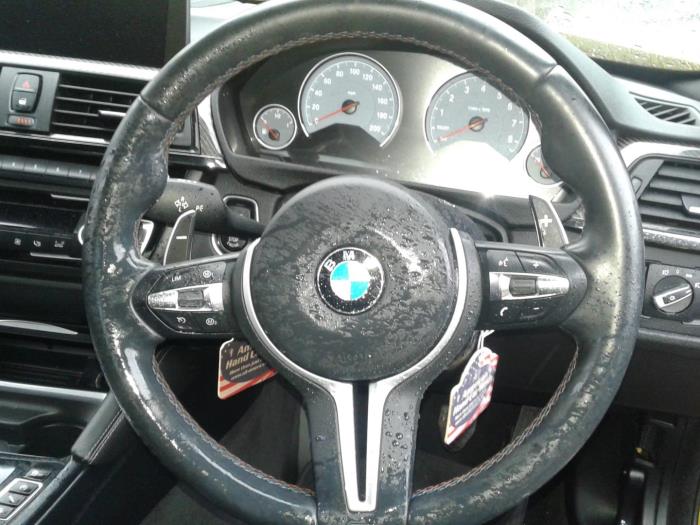 BMW M4 Sloopvoertuig (2015, Goud)