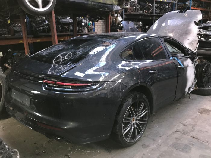 Porsche Panamera Sport Turismo 4.0 V8 4S Diesel Sloopvoertuig (2017, Grijs)