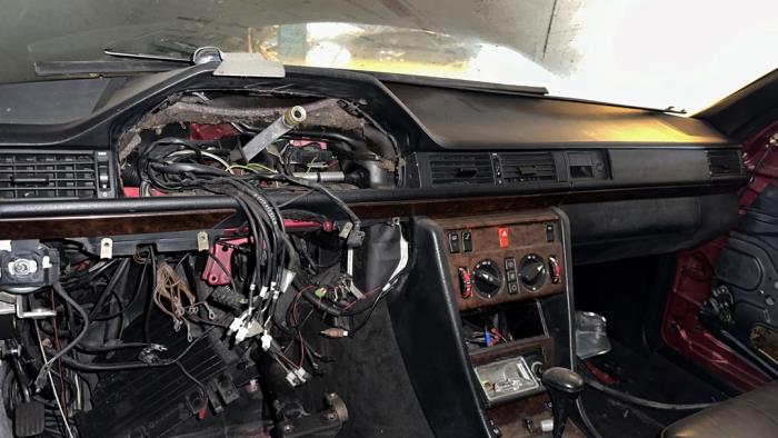 Mercedes E 3.0 300 CE Sloopvoertuig (1993, Rood)