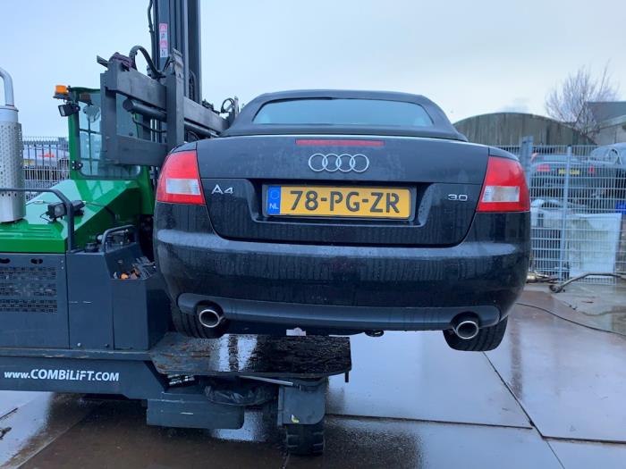 Audi A4 Cabrio 3.0 V6 30V Sloopvoertuig (2002, Zwart)