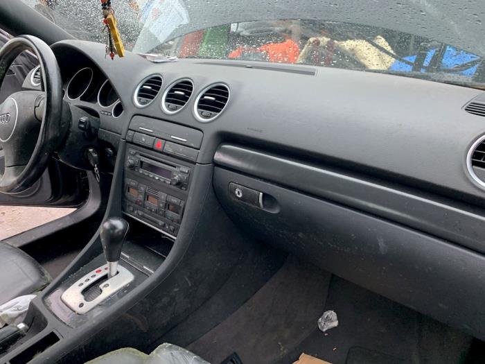 Audi A4 Cabrio 3.0 V6 30V Sloopvoertuig (2002, Zwart)