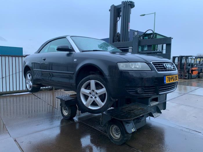 Audi A4 Cabrio 3.0 V6 30V Sloopvoertuig (2002, Zwart)