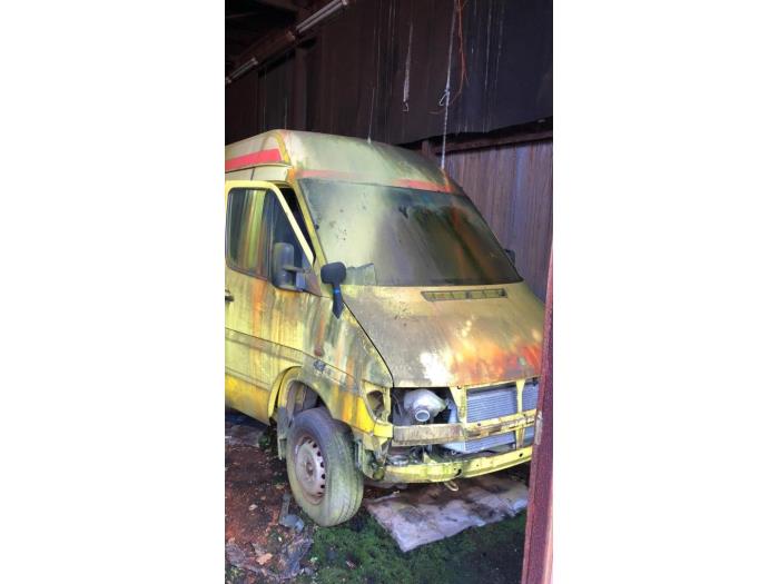 Mercedes Sprinter 3t 312D 4x4 Sloopvoertuig (1998, Geel)