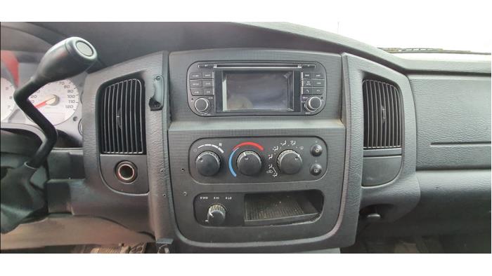 Dodge Ram 3500 Standard Cab 5.7 V8 Hemi 3500 4x4 Sloopvoertuig (2004, Rood)