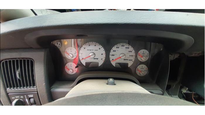 Dodge Ram 3500 Standard Cab 8.3 1500 SRT-10 Standard Cab Sloopvoertuig (2004, Rood)