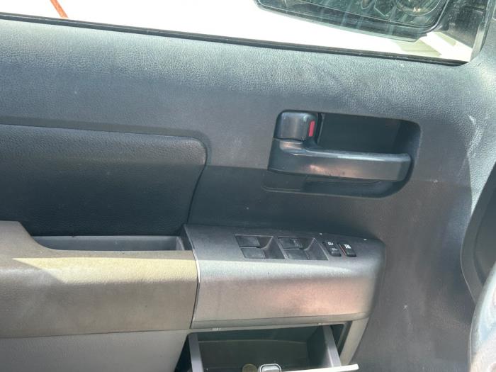 Toyota Tundra 5.7 V8 32V Dual VVT-I Schadevoertuig (2010, Graniet)