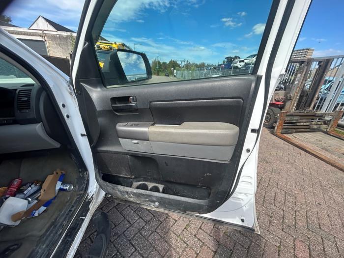 Toyota Tundra 5.7 V8 32V Dual VVT-I Schadevoertuig (2010, Graniet)