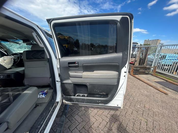 Toyota Tundra 5.7 V8 32V Dual VVT-I Schadevoertuig (2010, Graniet)