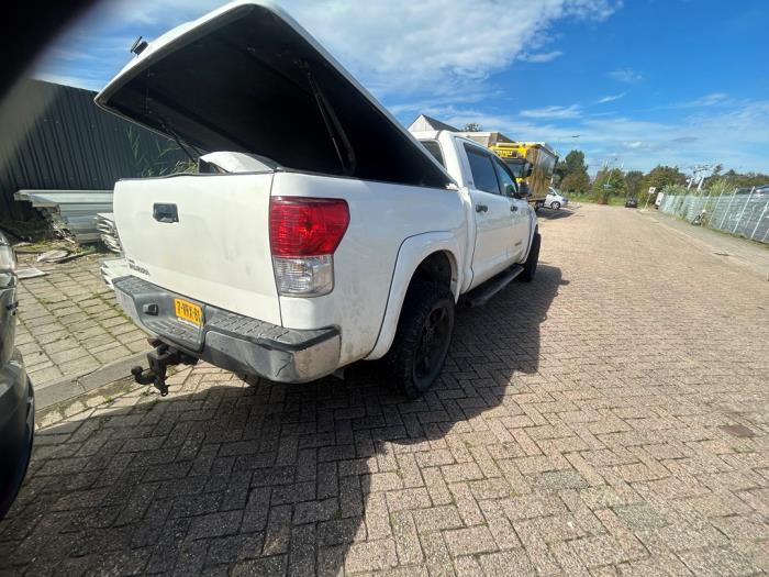 Toyota Tundra 5.7 V8 32V Dual VVT-I Schadevoertuig (2010, Graniet)