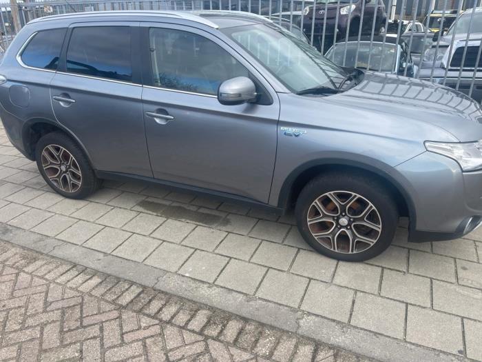Mitsubishi Outlander 2.0 16V PHEV 4x4 Sloopvoertuig (2018)