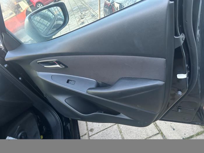 Mazda 2 1.5 e-SkyActiv G 115 Sloopvoertuig (2023, Zwart)