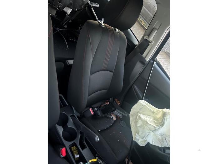 Mazda 2 1.5 e-SkyActiv G 115 Sloopvoertuig (2023, Zwart)