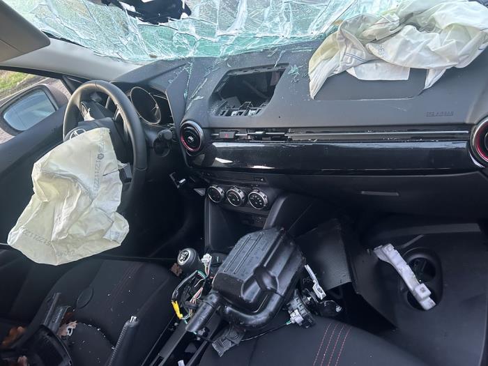 Mazda 2 1.5 e-SkyActiv G 115 Sloopvoertuig (2023, Zwart)