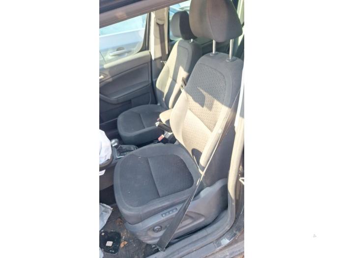 Skoda Yeti 2.0 TDI 16V 4x4 Sloopvoertuig (2016, Zwart)