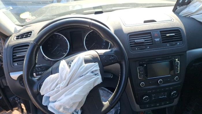 Skoda Yeti 2.0 TDI 16V 4x4 Sloopvoertuig (2016, Zwart)