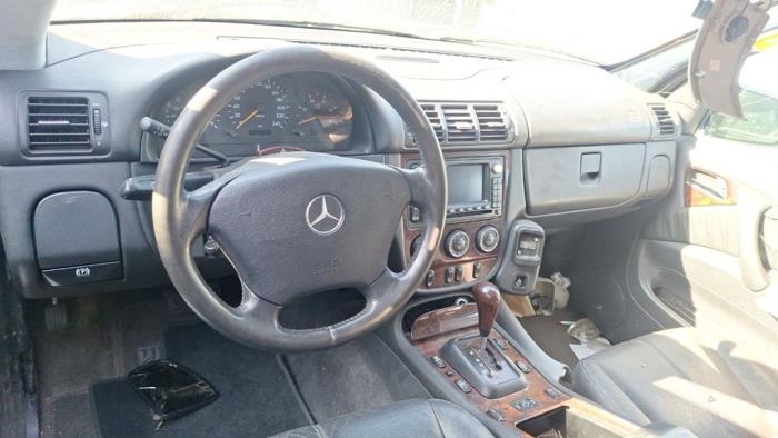 Mercedes ML I 400 4.0 CDI V8 32V Sloopvoertuig (2002, Zwart)