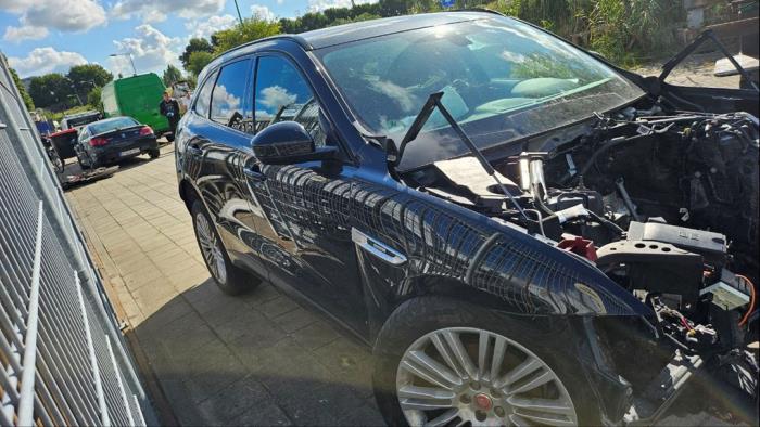 Jaguar F-Pace 2.0 D 25d 16V AWD Sloopvoertuig (2018, Zwart)