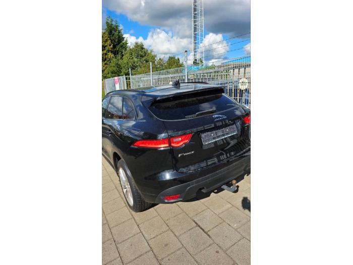 Jaguar F-Pace 2.0 D 25d 16V AWD Sloopvoertuig (2018, Zwart)