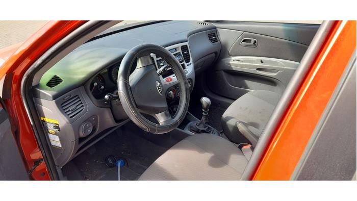 Kia Rio II 1.4 16V Sloopvoertuig (2007, Rood)