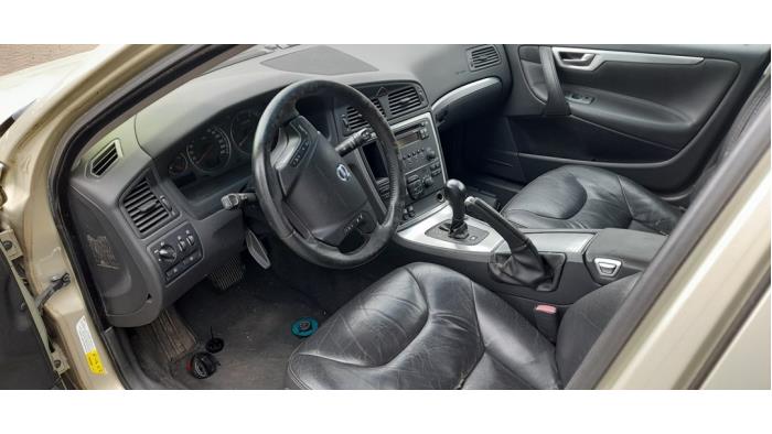 Volvo V70 2.4 D5 20V Sloopvoertuig (2006, Beige)