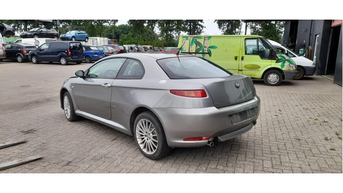 Alfa Romeo GT 2.0 JTS 16V Sloopvoertuig (2005, Grijs)