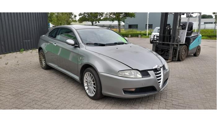 Alfa Romeo GT 2.0 JTS 16V Sloopvoertuig (2005, Grijs)
