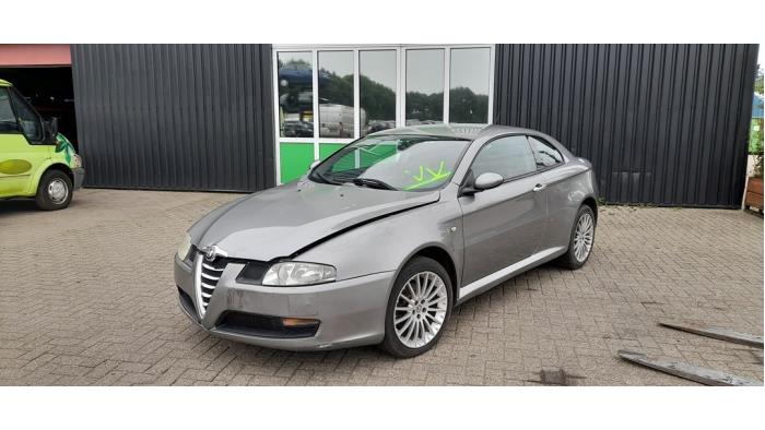 Alfa Romeo GT 2.0 JTS 16V Sloopvoertuig (2005, Grijs)