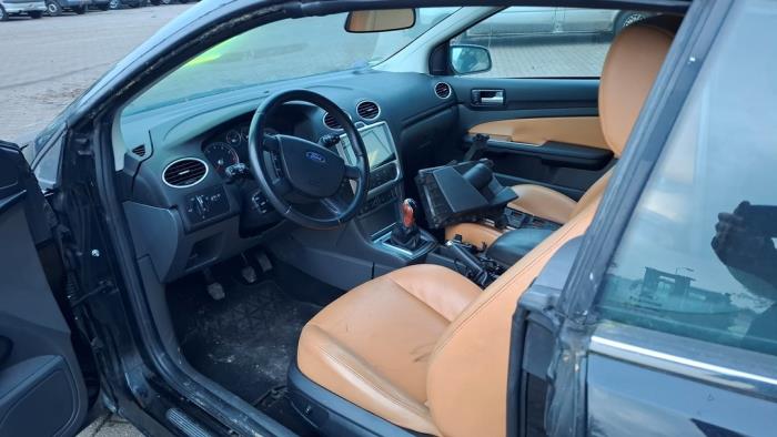 Ford Focus 2 C+C 2.0 16V Sloopvoertuig (2007, Zwart)