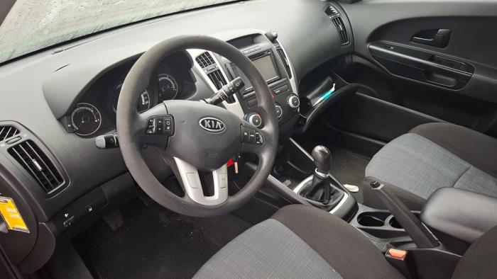 Kia Cee'd 1.4 CVVT 16V Sloopvoertuig (2010, Zwart)