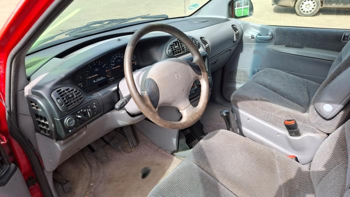 Chrysler Voyager/Grand Voyager 2.4i 16V Sloopvoertuig (1996, Rood)