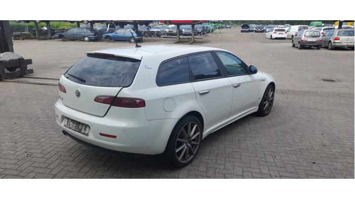 Alfa Romeo 159 Sportwagon 2.0 JTDm 136 16V Sloopvoertuig (2012, Wit)
