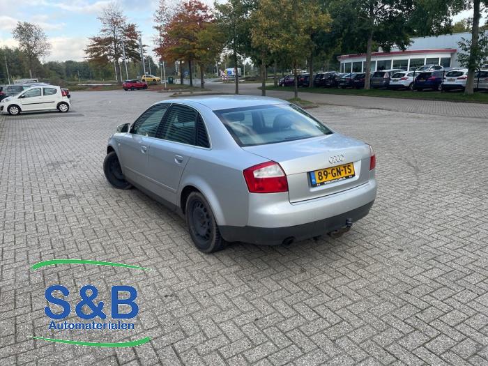 Audi A4 2.0 20V Sloopvoertuig (2001, Grijs)