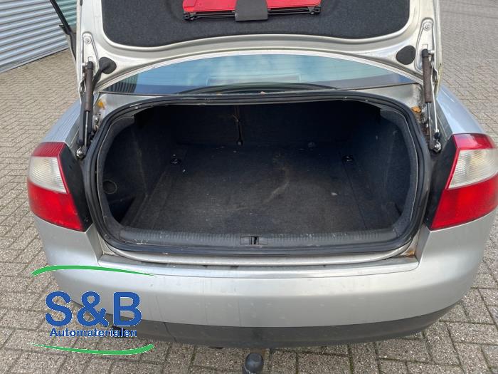 Audi A4 2.0 20V Sloopvoertuig (2001, Grijs)