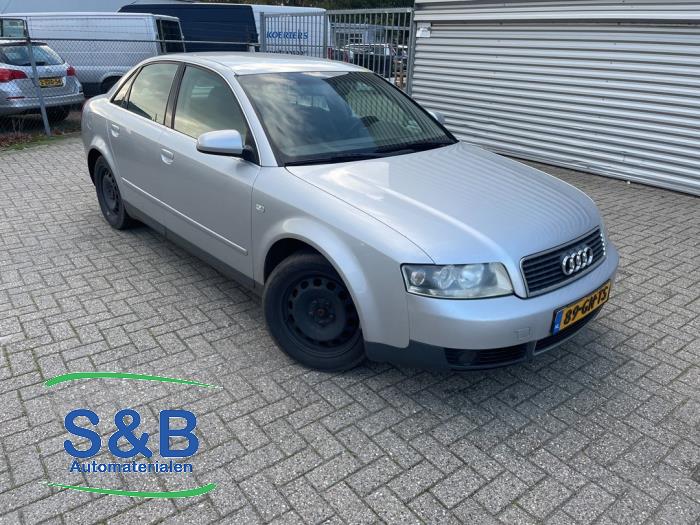 Audi A4 2.0 20V Sloopvoertuig (2001, Grijs)
